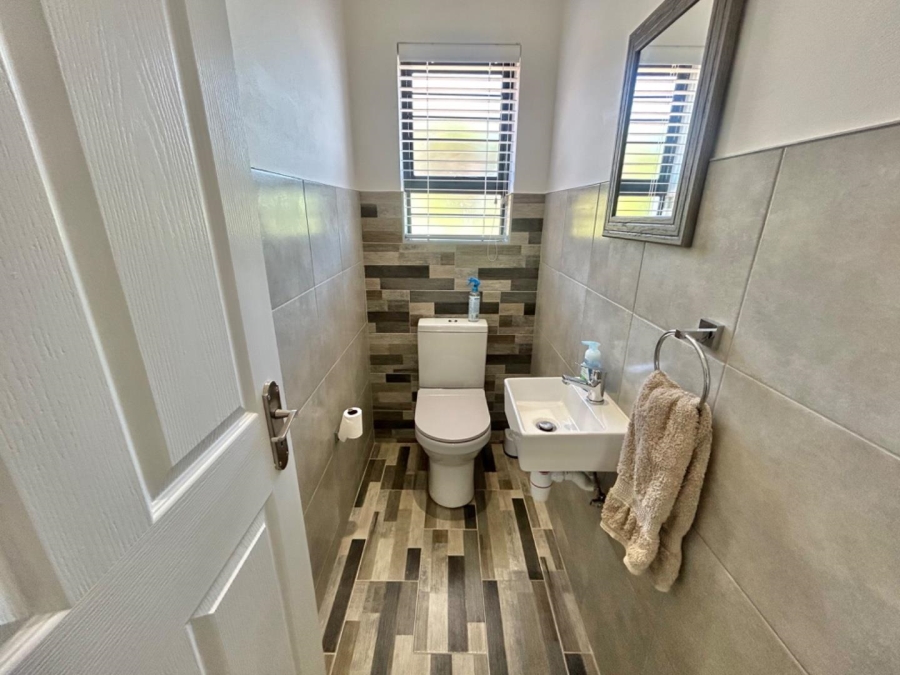 4 Bedroom Property for Sale in Noorsekloof Eastern Cape